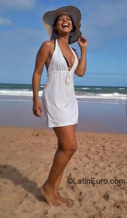 Date this happy Brazil girl Claudia from Lauro De Freitas BR8408