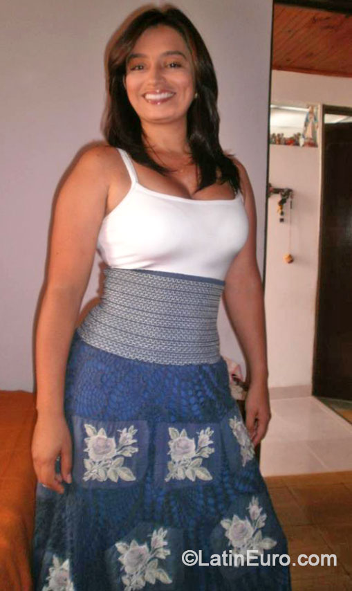 Date this georgeous Colombia girl Alejandra from Chinchina CO14671
