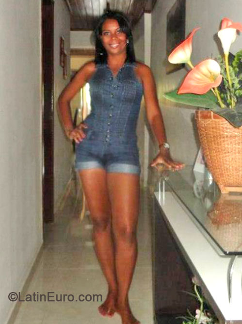Date this attractive Brazil girl Liliane from Camacari BR8424