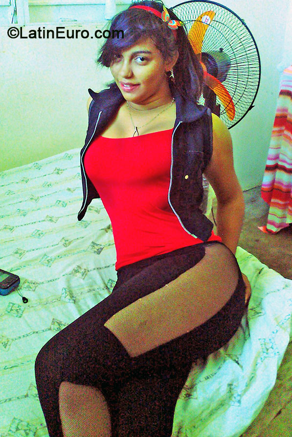 Date this athletic Dominican Republic girl Leidy from Santo Domingo DO18205
