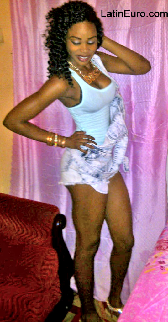 Date this hard body Jamaica girl Shanika from Kingston JM1503