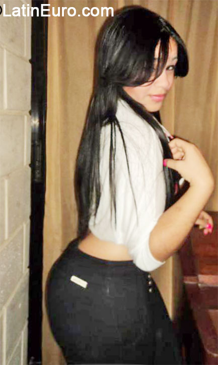 Date this hot Dominican Republic girl Yudisel from Santo Domingo DO18229