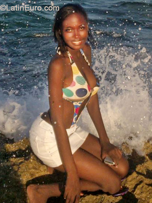 Date this happy Jamaica girl Sydoni from Westmoreland JM1507