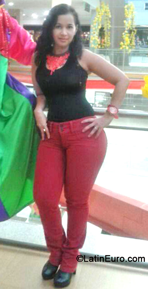Date this voluptuous Colombia girl Anastasia from Barranquilla CO14732