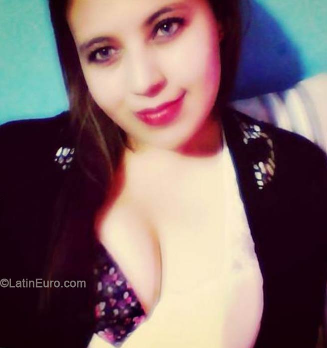 Date this young Colombia girl Paola from Bogota CO14757