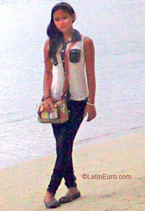 Date this georgeous Philippines girl Charmien from Manila PH814