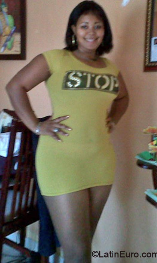 Date this good-looking Dominican Republic girl YENNIFER from Santo Domingo DO18329