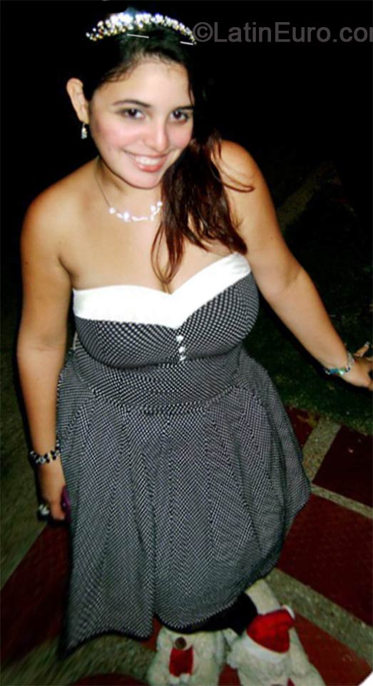 Date this good-looking Venezuela girl Angellina from Maracaibo VE137