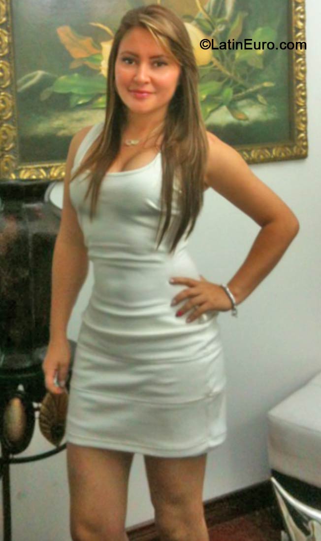 Date this nice looking Colombia girl Jackeline from Pereira CO15024