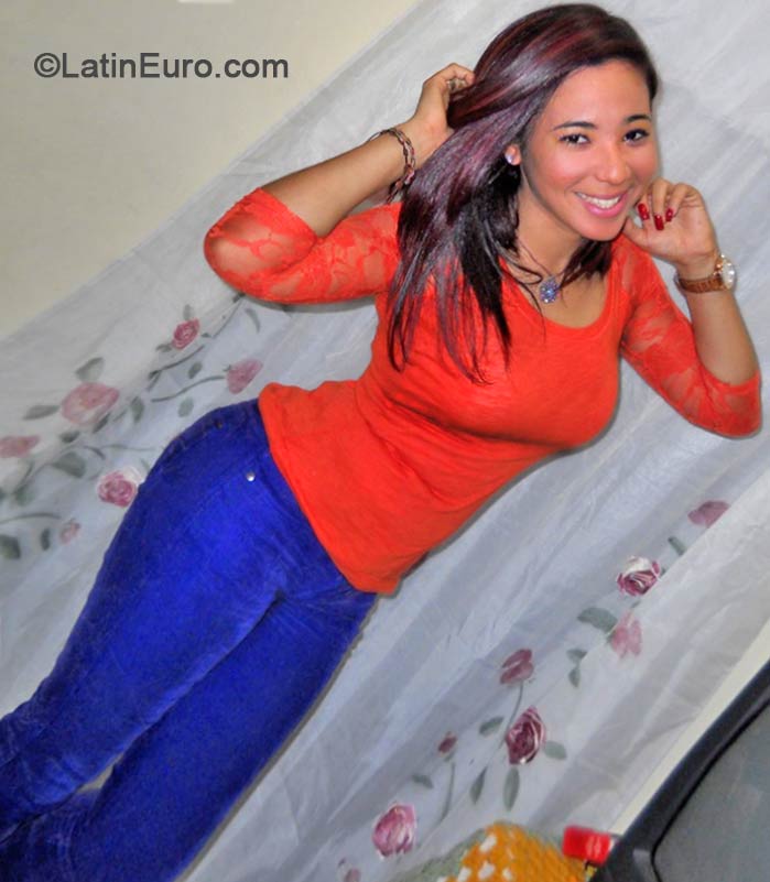 Date this happy Dominican Republic girl Mary from Santiago DO19969