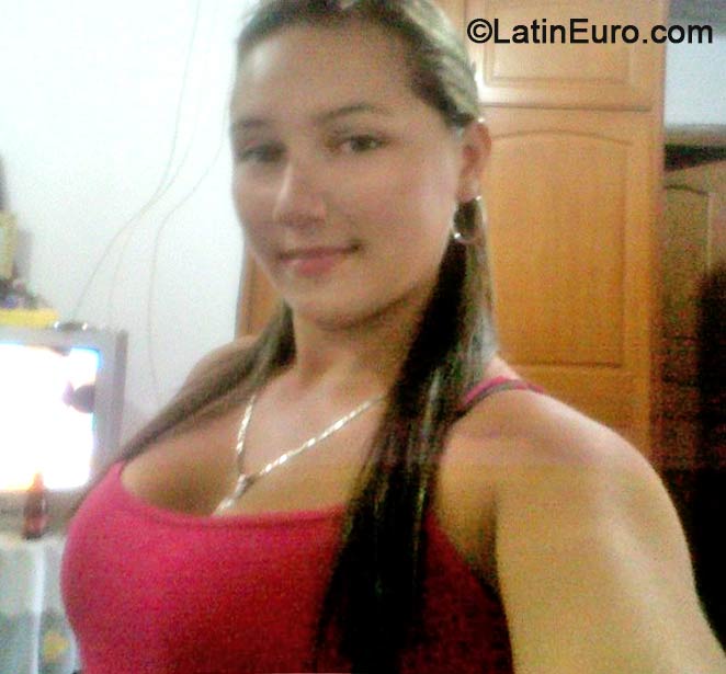 Date this attractive Colombia girl Paula from Medellin CO14822