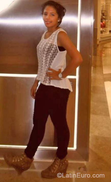 Date this gorgeous Colombia girl Alexandra from Bucaramanga CO14833
