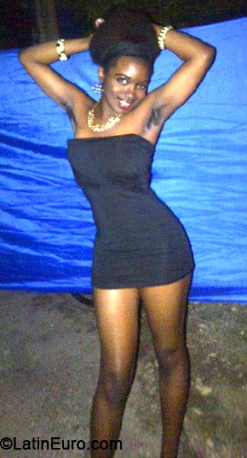 Date this fun Jamaica girl Shaunti from Kingston JM1548