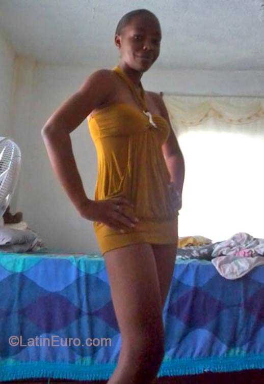 Date this happy Jamaica girl Kimberly from St. Mary JM1553