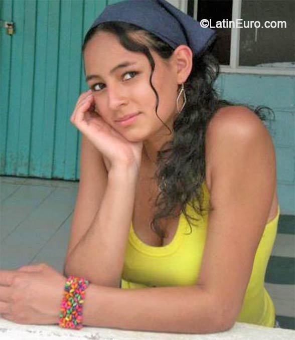 Date this young Colombia girl Angela from Bogota CO14925