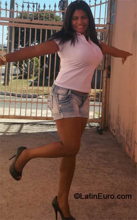 Date this stunning Brazil girl Claudia from Brasilia BR8665