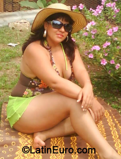 Date this sensual Colombia girl Andrea from Cali CO15006