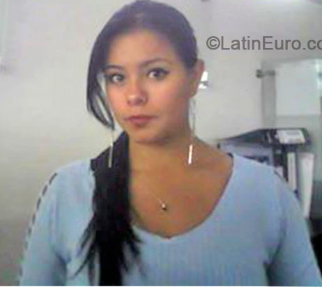 Date this charming Colombia girl Lorena from Bogota CO15010
