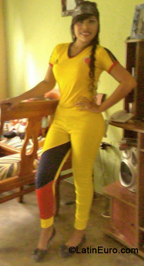 Date this fun Colombia girl Carmen from Cartagena CO16002