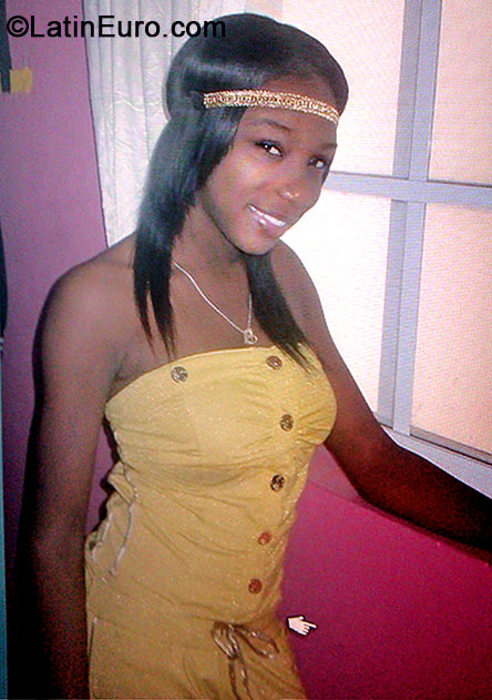 Date this hot Jamaica girl Shakira from Montego Bay JM1621