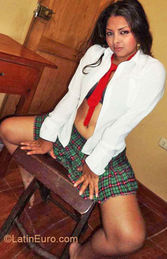 Date this athletic Peru girl Sari from Trujillo PE962