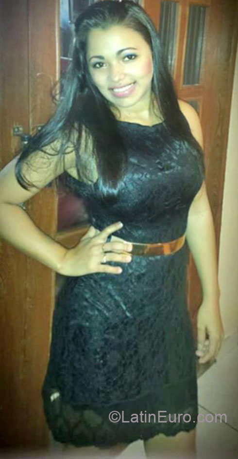 Date this attractive Brazil girl Jaqueline from Goiania BR8737