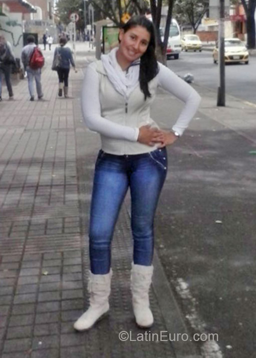 Date this tall Colombia girl Diana from Bogota CO15087