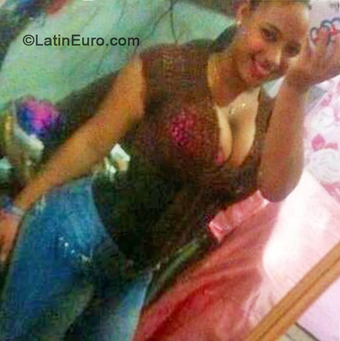 Date this hot Dominican Republic girl Vicky from Salcedo DO18865