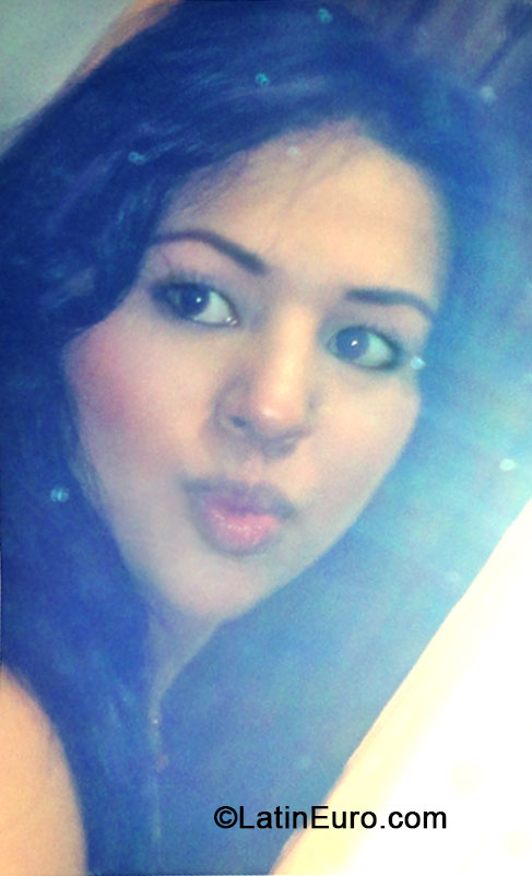 Date this attractive Colombia girl Alejandra from Cali CO15125