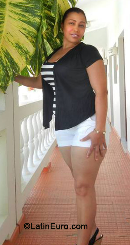 Date this attractive Dominican Republic girl Emilia from Bonao DO18948