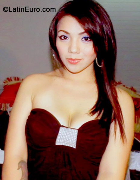 Date this happy Philippines girl Claudia from Santa Rosa PH641