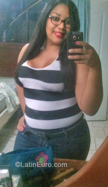 Date this nice looking Dominican Republic girl Ionka from La Vega DO19046