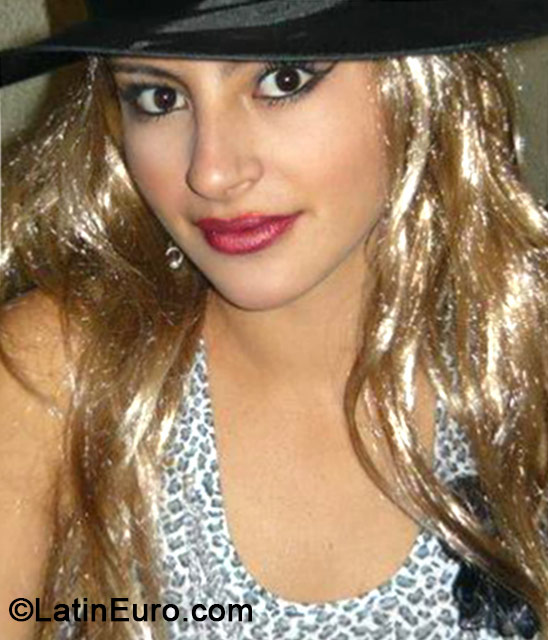 Date this nice looking Colombia girl Faisary from Bogota CO15254