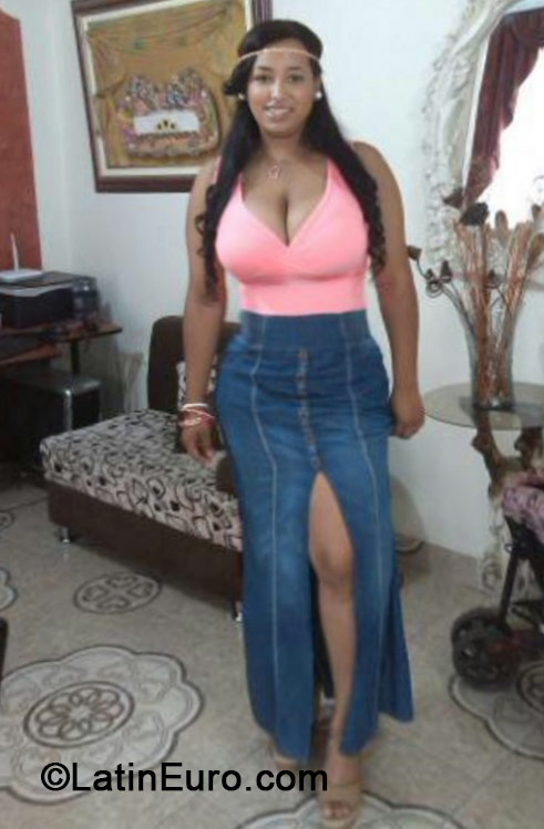 Date this foxy Colombia girl Leidy from Cali CO15276