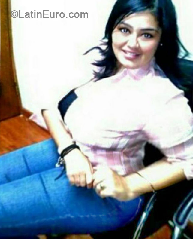 Date this attractive Venezuela girl Veru from Maracaibo VE236