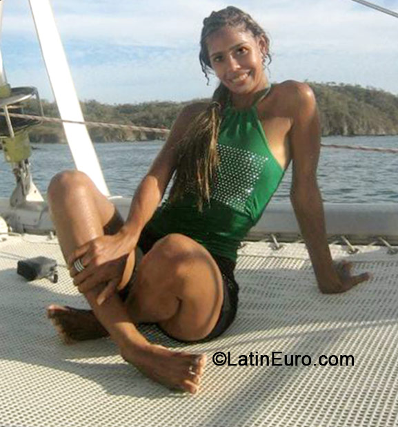 Date this foxy Dominican Republic girl MONICA from Santo Domingo DO19136