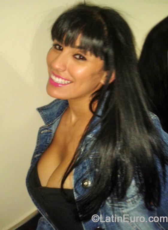 Date this voluptuous Spain girl Barbara from Barcelona ES280