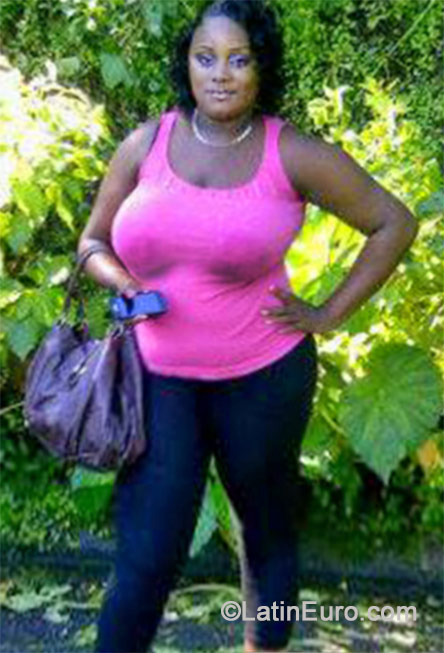 Date this happy Jamaica girl Shanik from Kingston JM1706