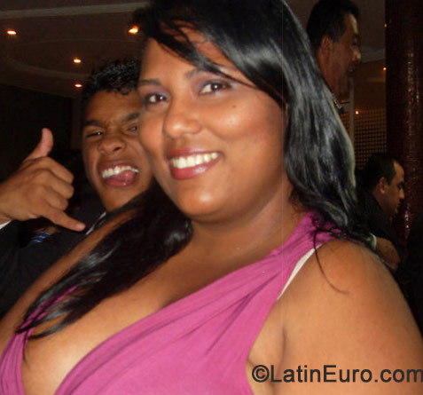 Date this nice looking Venezuela girl Yuliana from Maracaibo VE246