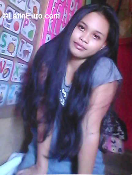 Date this fun Philippines girl Recy from Manila PH649