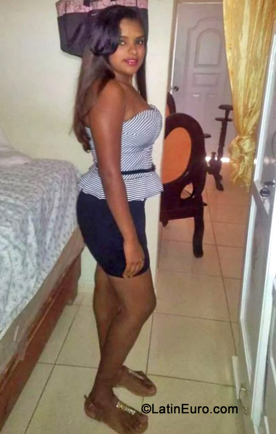Date this nice looking Dominican Republic girl Mabel from Santiago DO19203