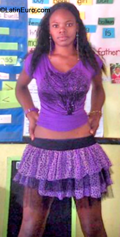 Date this attractive Jamaica girl Shantel from Port Antonio JM1730