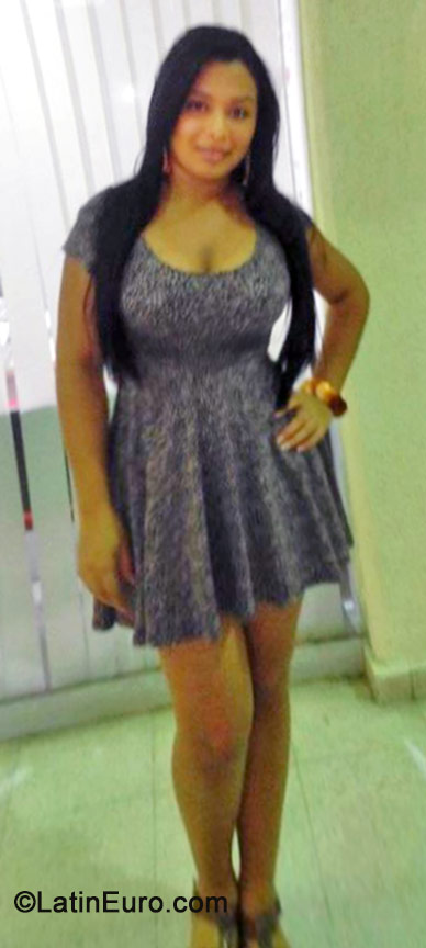 Date this nice looking Colombia girl Wendy from Cartagena CO15370