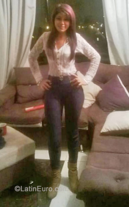 Date this foxy Colombia girl Andrea from Bogota CO15394