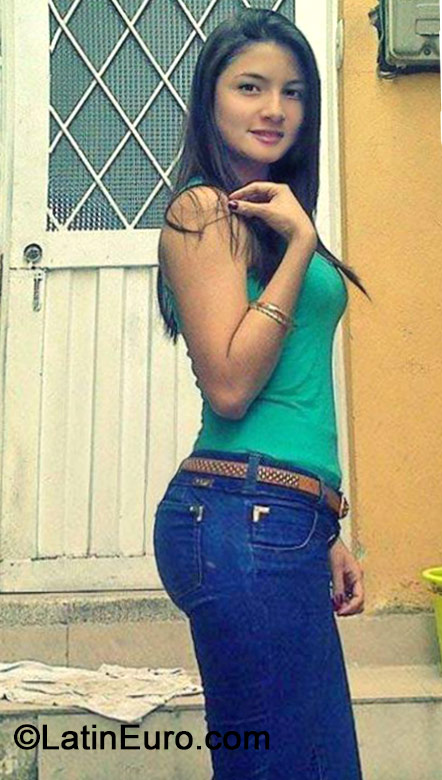 Date this georgeous Colombia girl Alejandra from Bogota CO15491