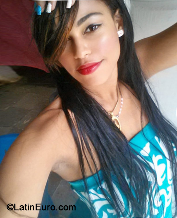 Date this gorgeous Dominican Republic girl Alfa from Santo Domingo DO19462