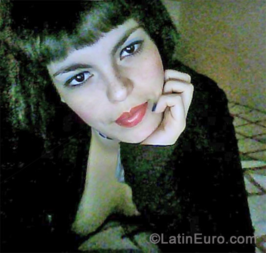 Date this lovely Colombia girl Monica from Cali CO15521