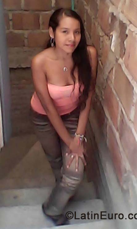 Date this voluptuous Colombia girl Leydy from Cali CO15539