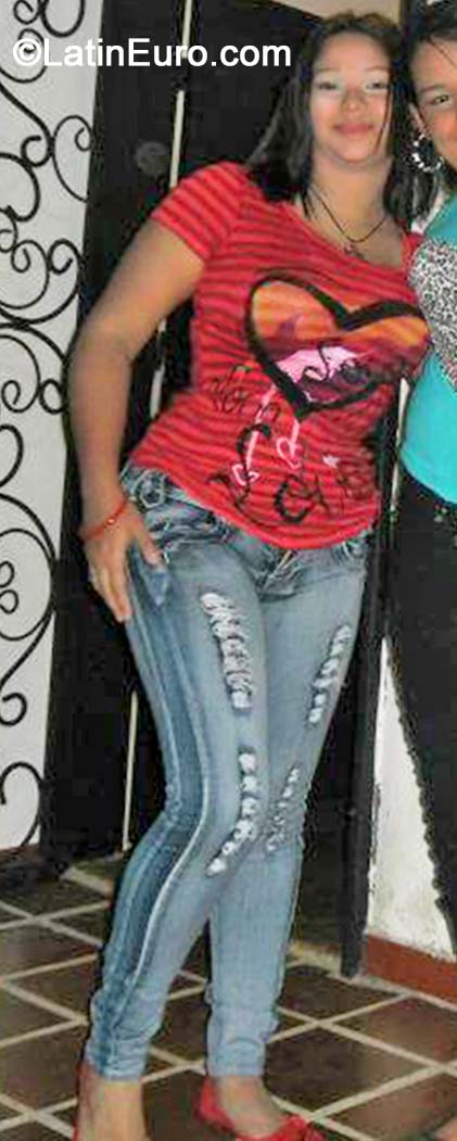 Date this nice looking Venezuela girl Karly from Ciudad Guayana VE295