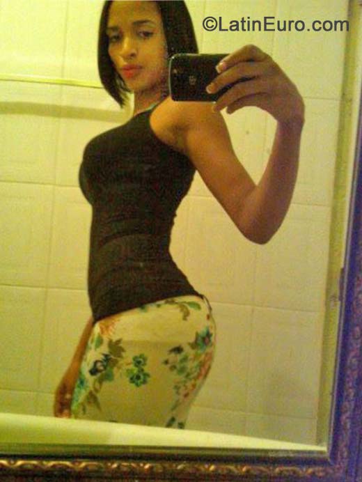 Date this lovely Dominican Republic girl Paola from Santiago DO19560